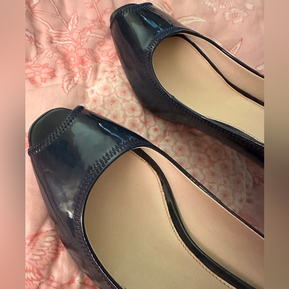 Like NEW! PRADA blue patent leather open toe heels. Peep toe. Size EU 40 9.5 - Picture 11 of 14